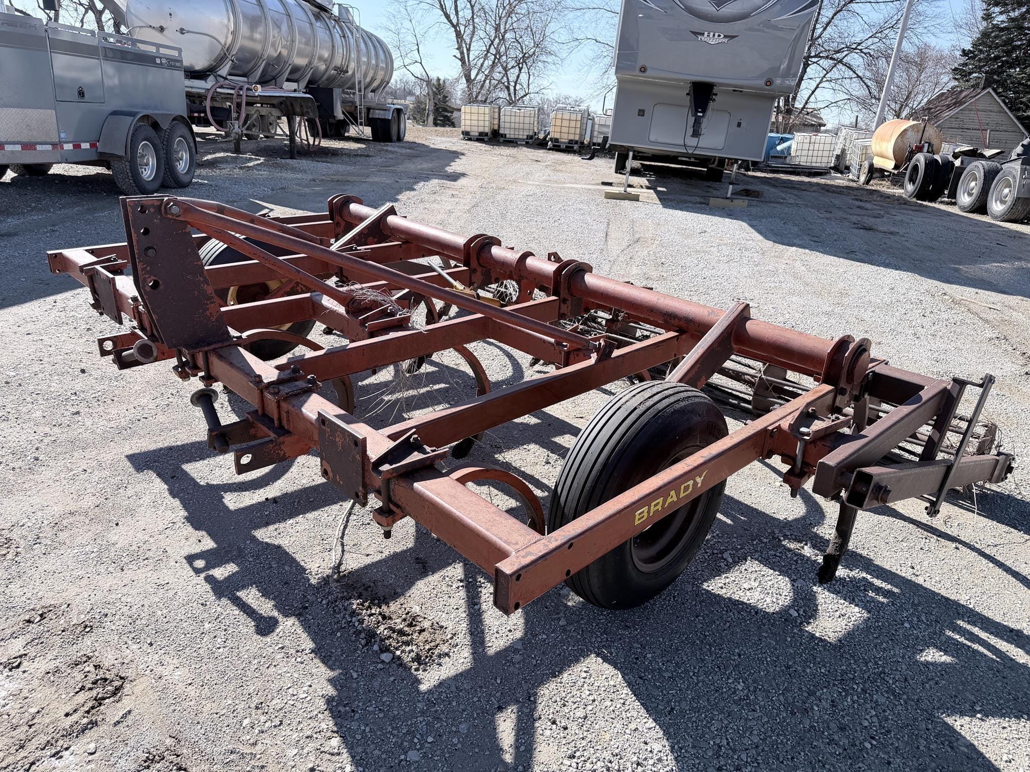 Brady 1000 Equipment Image0