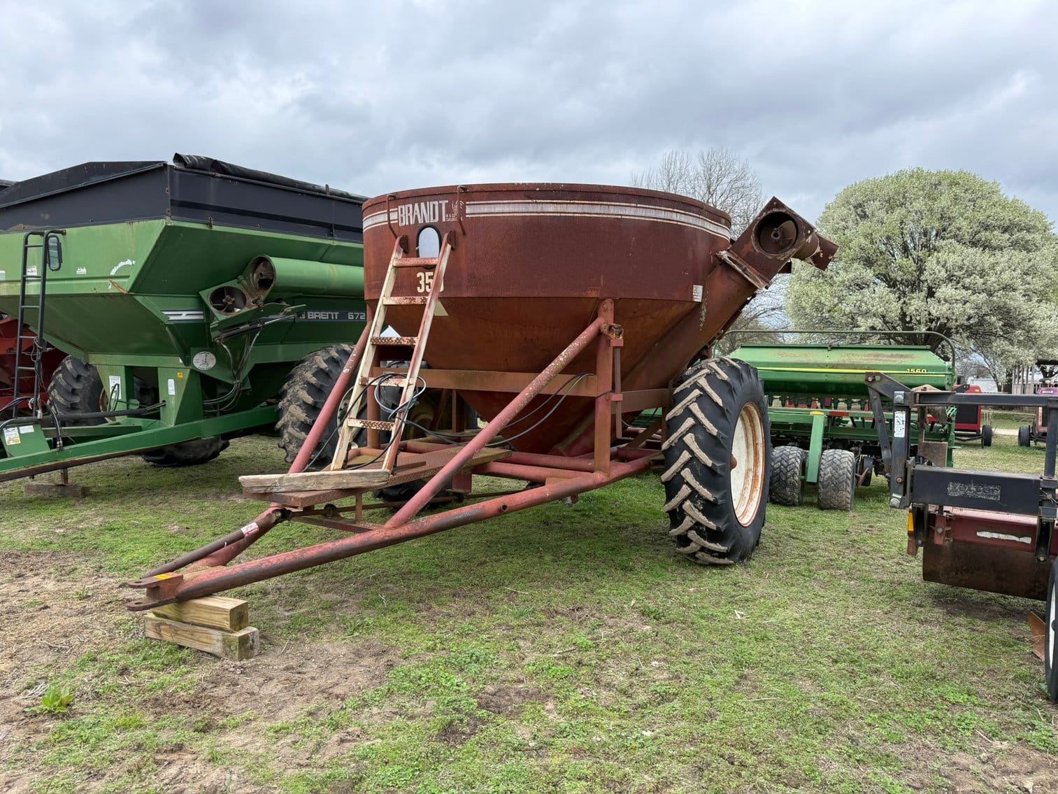 Brandt 350 Equipment Image0