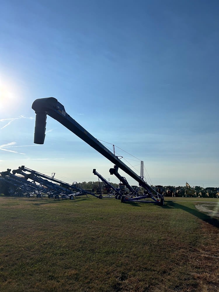 2019 Brandt 832 Equipment Image0