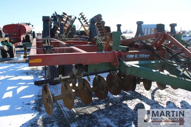 Image of Brillion Land Commander equipment image 3