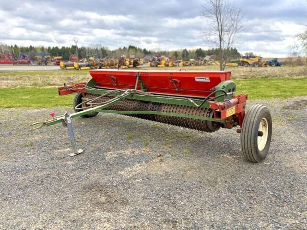 1984 Brillion SST1201 Equipment Image0