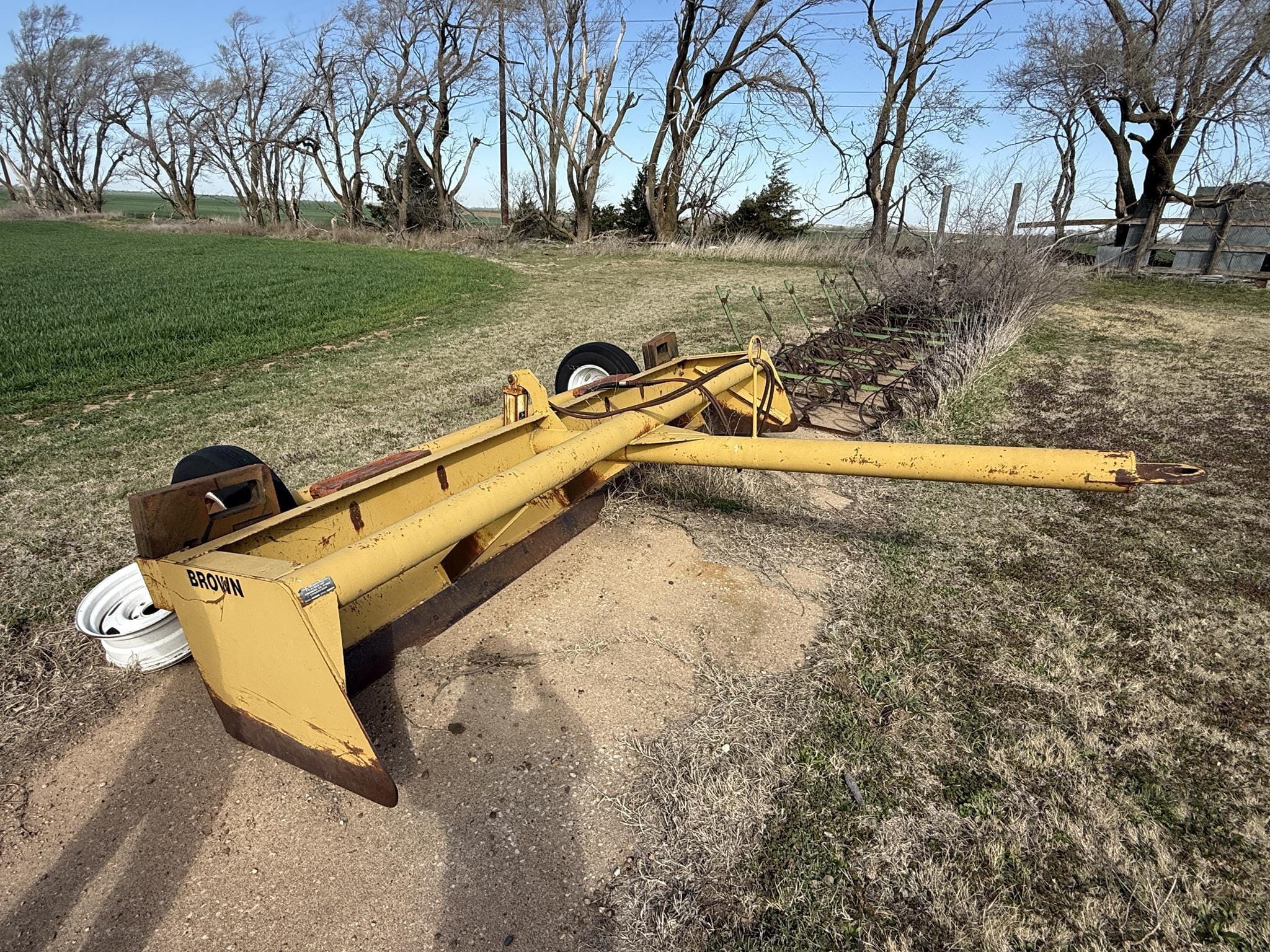 Brown DS-12 Equipment Image0