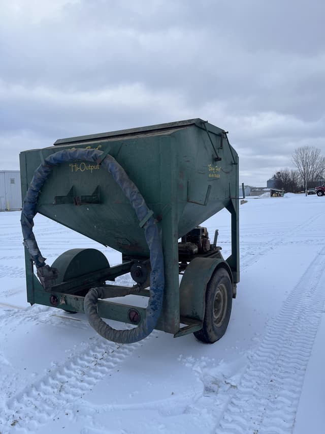 Image of Bruton Trailers Easy Feed equipment image 1