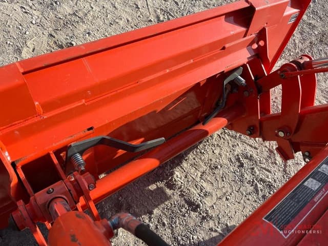 Image of Kubota M4D-061 equipment image 4