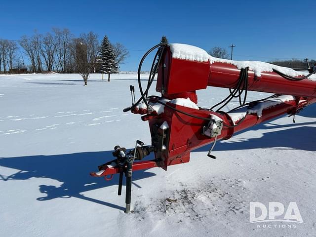 Image of Buhler Farm King 1385 equipment image 2