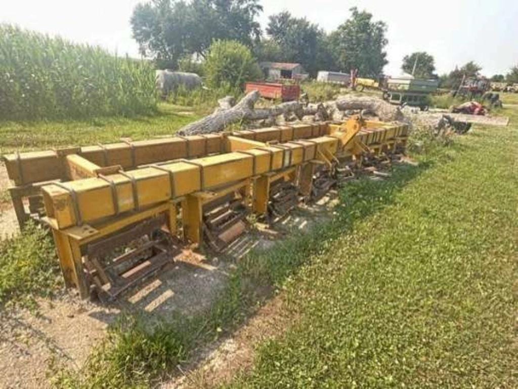 Buffalo 830 Equipment Image0