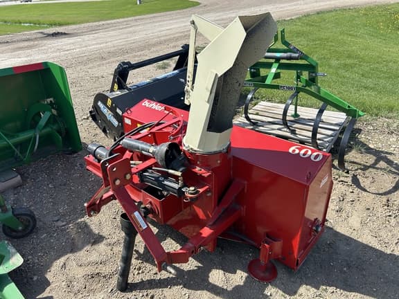 Image of Buhler Farm King Y600 equipment image 2