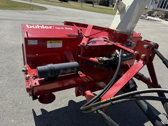 Image of Buhler Farm King Y600 equipment image 1