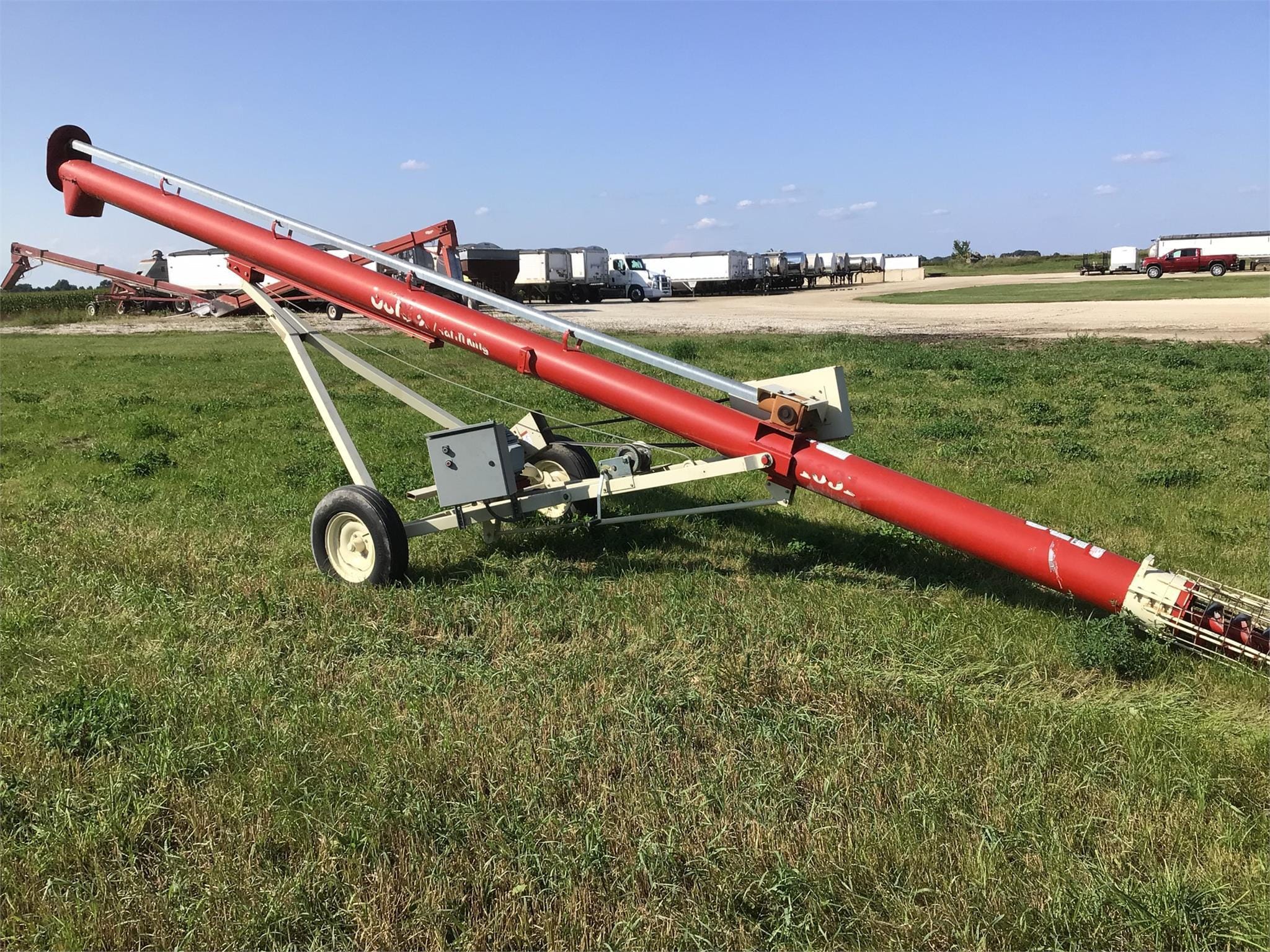 Main image Buhler Farm King 1031