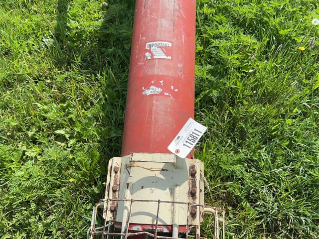 Image of Buhler Farm King 1031 equipment image 2