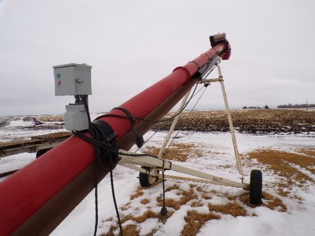 Image of Buhler Farm King 1035 equipment image 3
