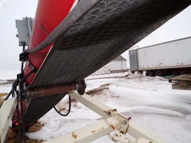 Image of Buhler Farm King 1035 equipment image 4