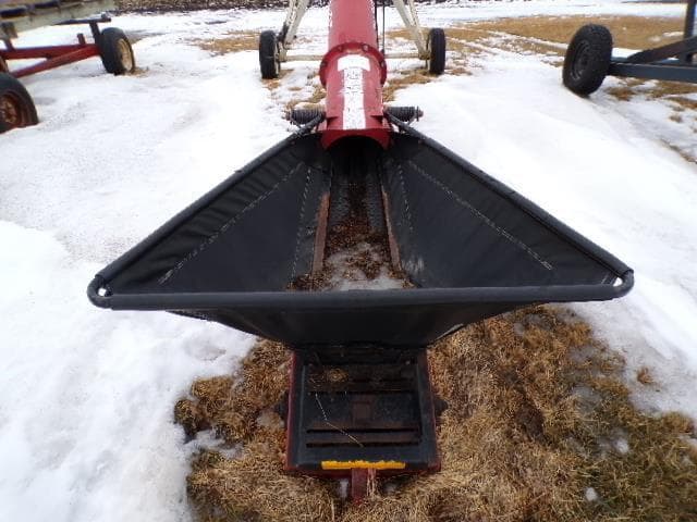 Image of Buhler Farm King 1035 equipment image 2