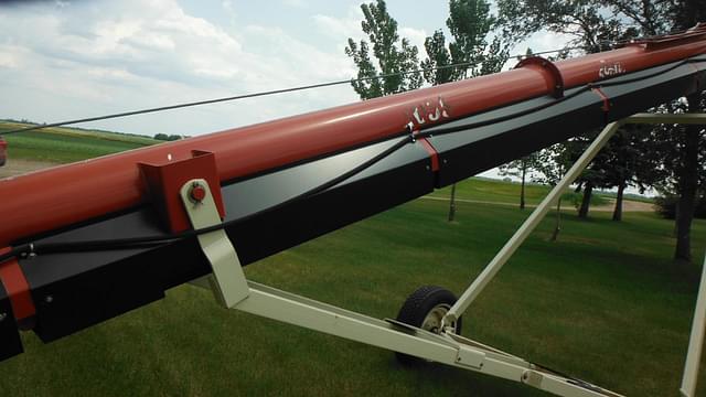 Image of Buhler Farm King 1035 equipment image 4