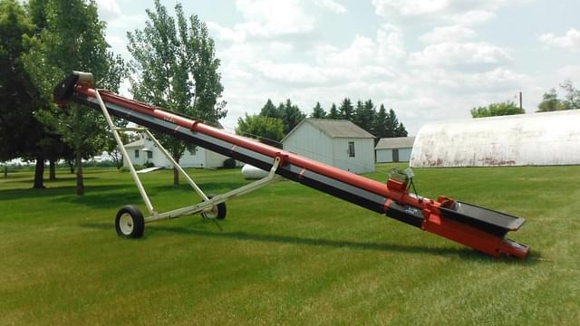 Image of Buhler Farm King 1035 equipment image 1