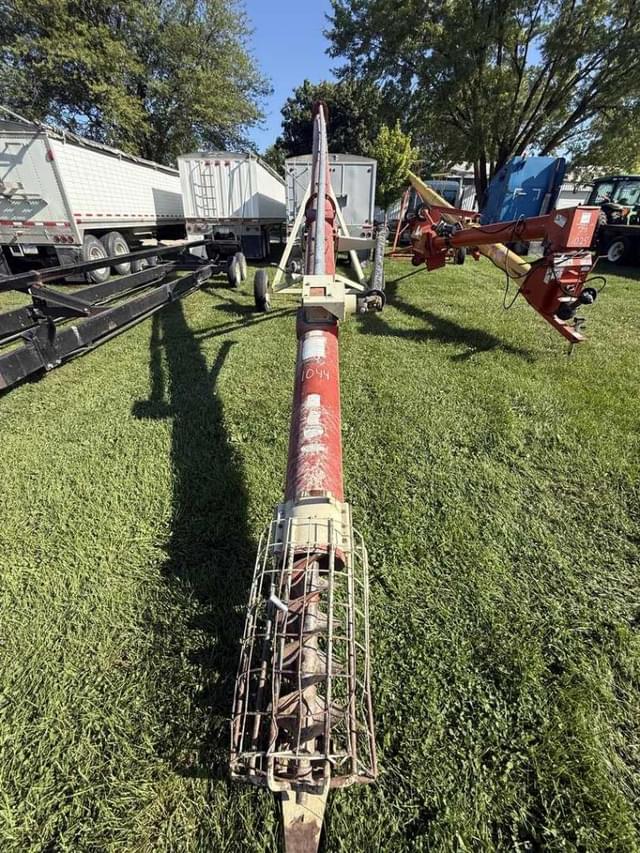 Image of Buhler Farm King 1036 equipment image 3