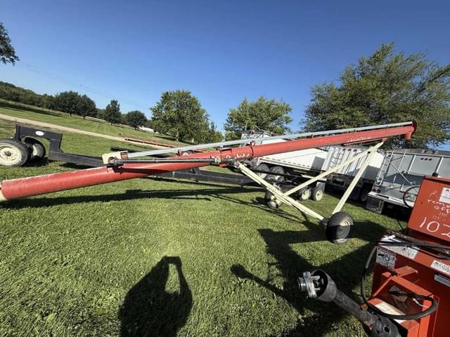 Image of Buhler Farm King 1036 equipment image 1