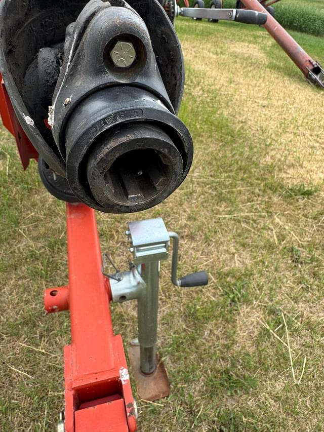 Image of Buhler Farm King 1060 equipment image 3