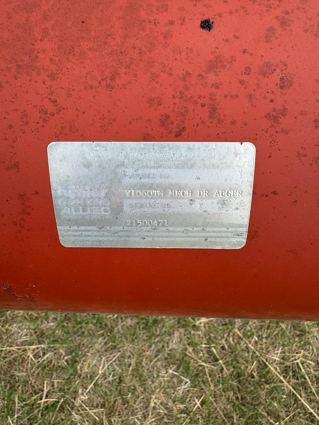 Image of Buhler Farm King 1060 equipment image 4