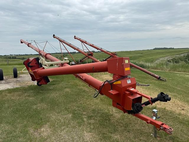 Image of Buhler Farm King 1060 equipment image 1