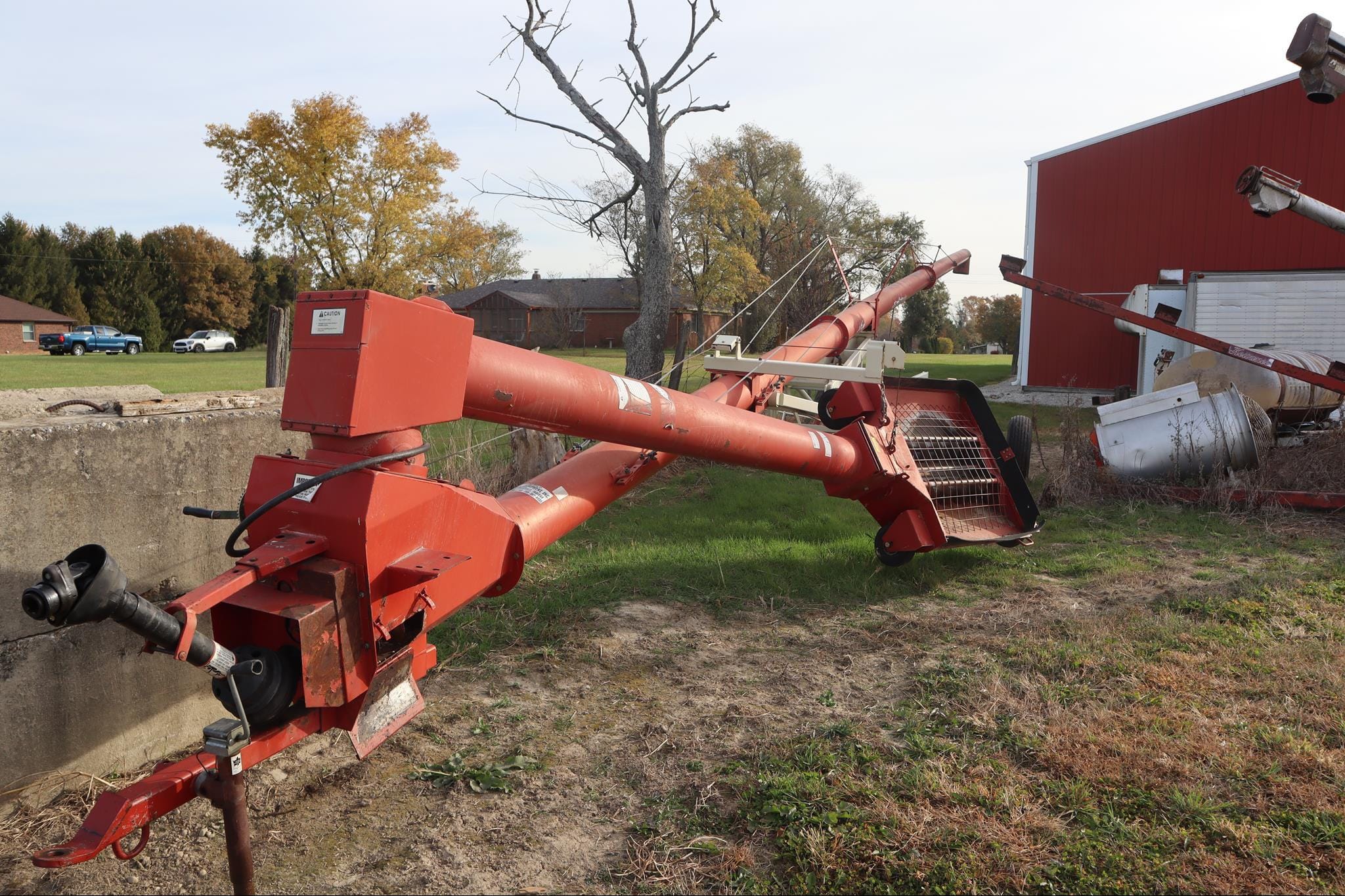 Main image Buhler Farm King 1060