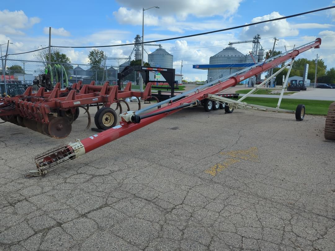Image of Buhler Farm King 1061 Primary image