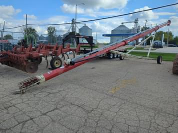 Main image Buhler Farm King 1061