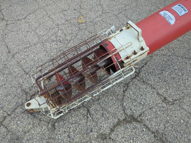 Image of Buhler Farm King 1061 equipment image 1