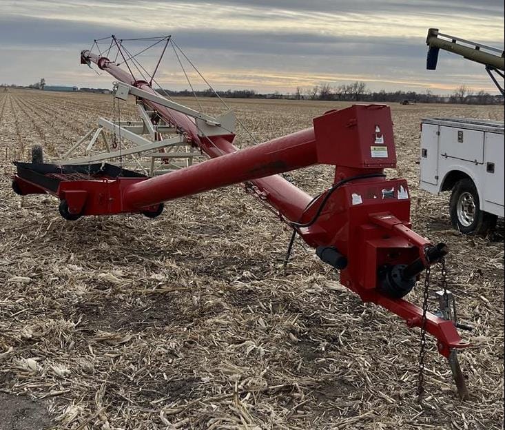 Buhler Farm King 1070 Equipment Image0