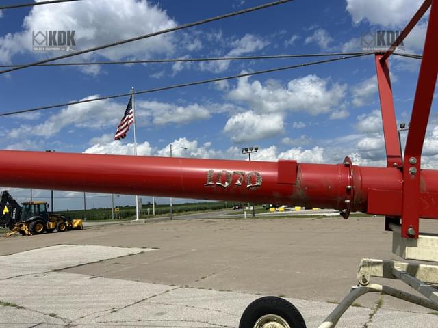 Image of Buhler Farm King 1070 equipment image 2