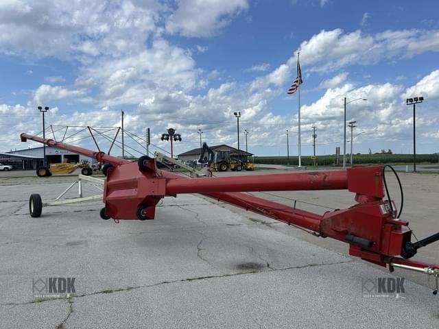Image of Buhler Farm King 1070 equipment image 1