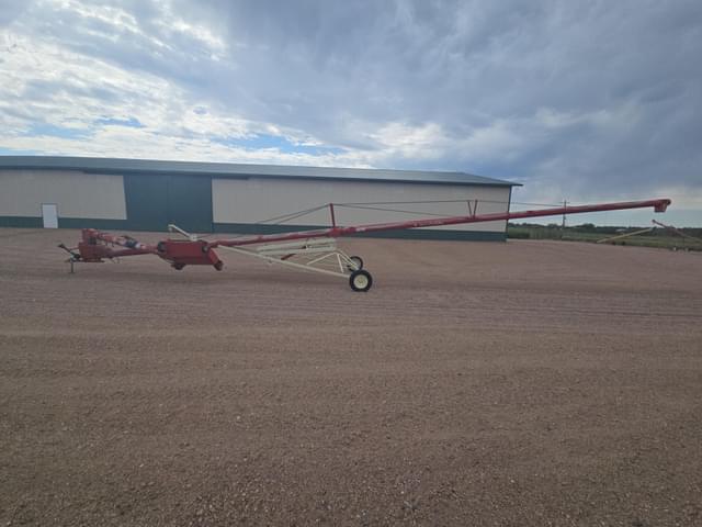 Image of Buhler Farm King 1070 equipment image 3