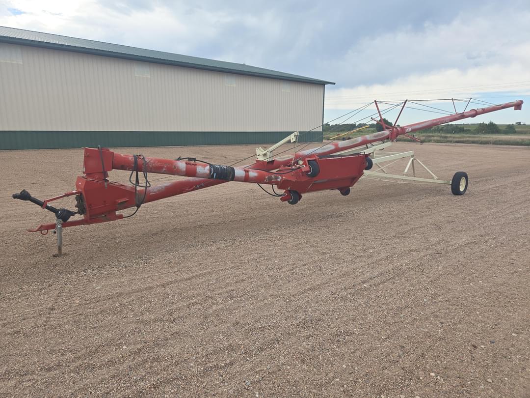 Image of Buhler Farm King 1070 Primary image