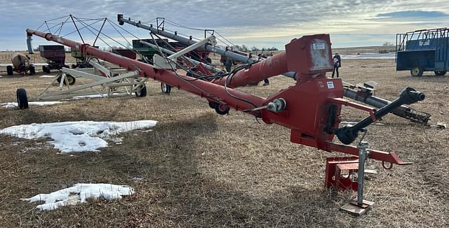 Image of Buhler Farm King 1070 equipment image 3