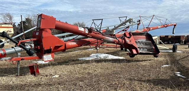 Image of Buhler Farm King 1070 equipment image 1