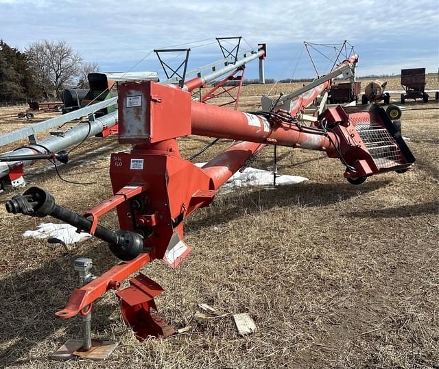 Image of Buhler Farm King 1070 equipment image 2