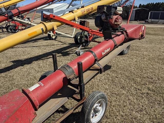 Image of Buhler Farm King 1085 equipment image 4