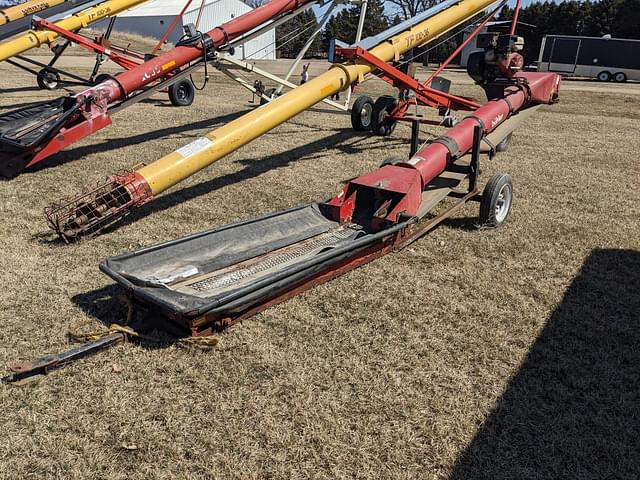 Image of Buhler Farm King 1085 equipment image 2