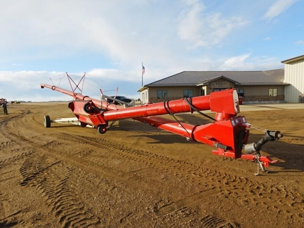 Buhler Farm King 13x85 Equipment Image0