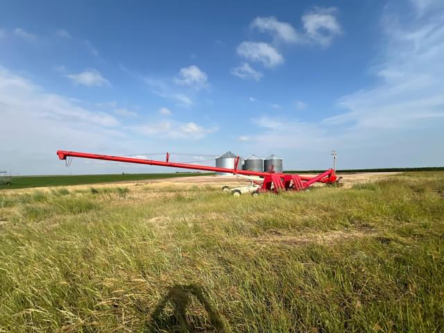 Image of Buhler Farm King 1370 equipment image 1