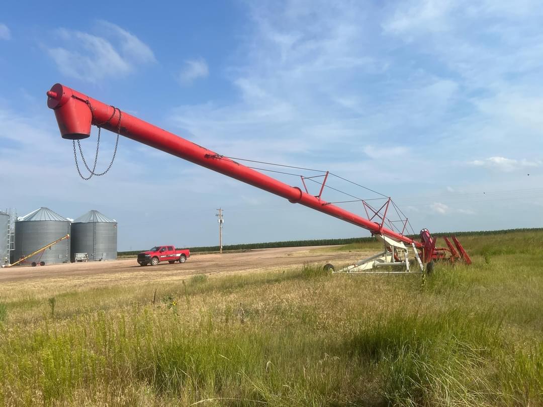 Image of Buhler Farm King 1370 Primary image