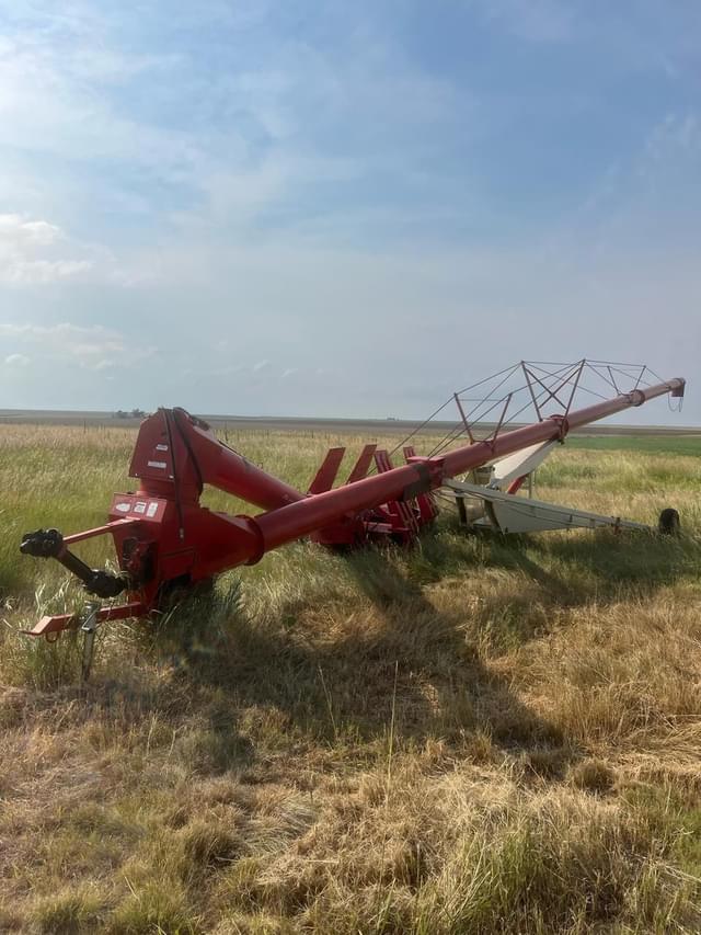 Image of Buhler Farm King 1370 equipment image 3