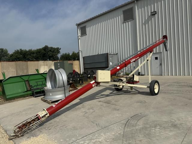 Image of Buhler Farm King 831 equipment image 2