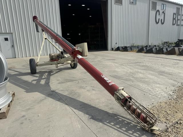 Image of Buhler Farm King 831 equipment image 3