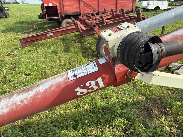 Image of Buhler Farm King 831 equipment image 4