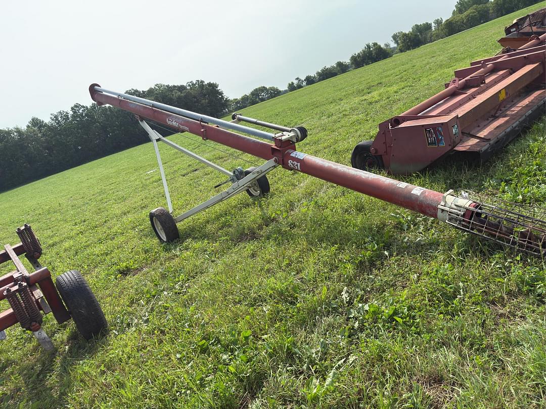 Image of Buhler Farm King 831 Primary image