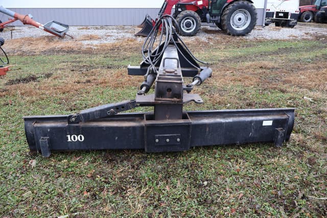 Image of Buhler Farm King 100 equipment image 2