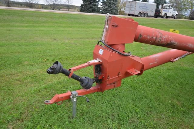 Image of Buhler Farm King 1070 equipment image 4