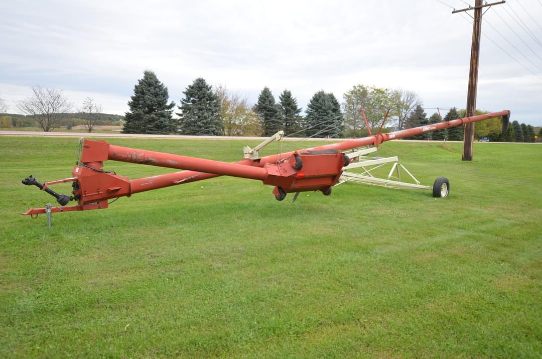 Image of Buhler Farm King 1070 Primary image