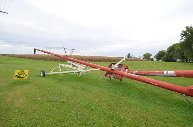 Image of Buhler Farm King 1070 equipment image 3